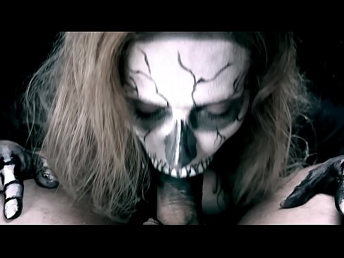 ❤️ Demon famke sûgje hoanne mei har swarte mûle en slikken cum. Seksfideo op fy.xxxtun.ru ☑