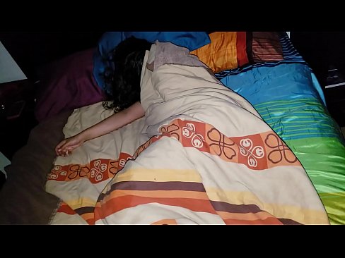 ❤️ Styfsoan bespot syn jonge styfmem wylst se sliept. Seksfideo op fy.xxxtun.ru ☑